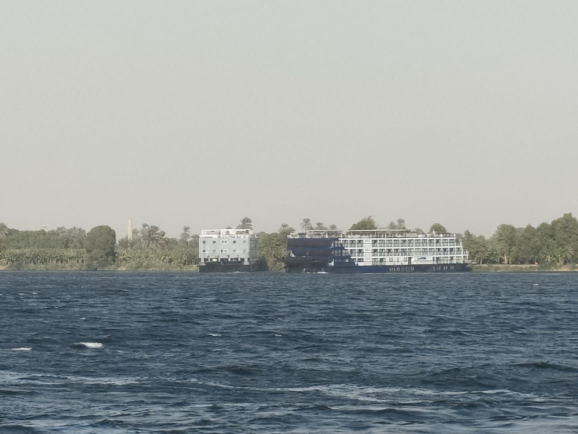 رصد حركة الملاحة النهرية جنوب الأقصر رصد حركة الملاحة النهرية جنوب الأقصر