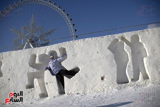 التقاط الصور مع المنحوتات من الجليد التقاط الصور مع المنحوتات من الجليد