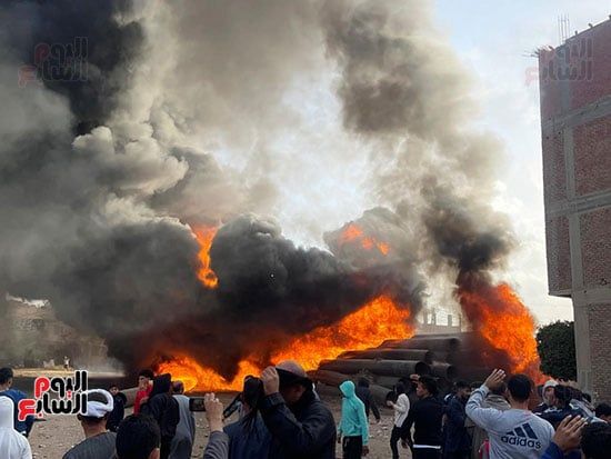 حريق مخزن مواسير (3) حريق مخزن مواسير (3)