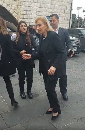 وصول زوجة رئيس الحكومة اللبنانية وصول زوجة رئيس الحكومة اللبنانية