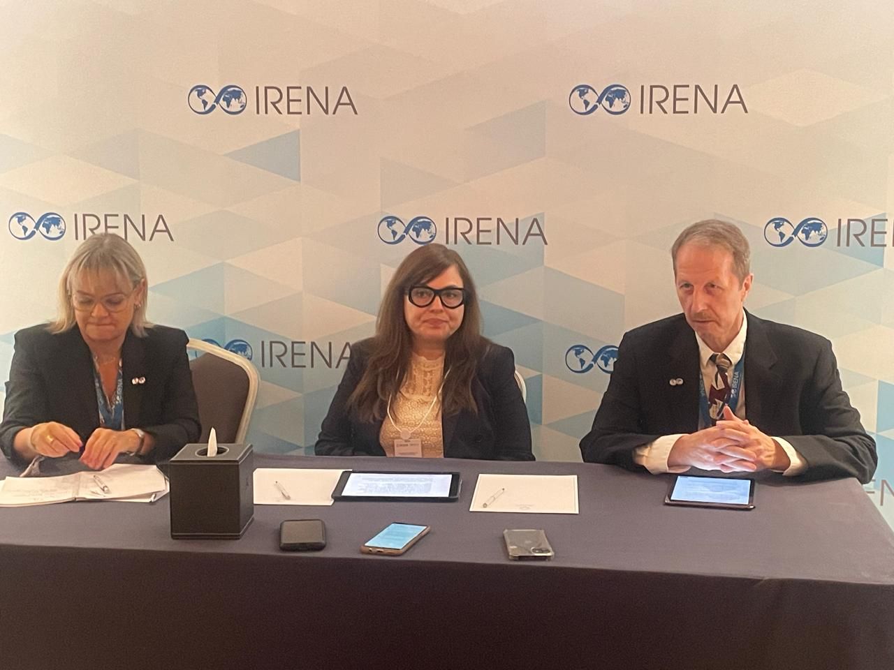 اجتماعات وكالة الطاقة المتجددة (3)