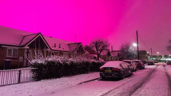 السماء تكتسى بالوردى السماء تكتسى بالوردى