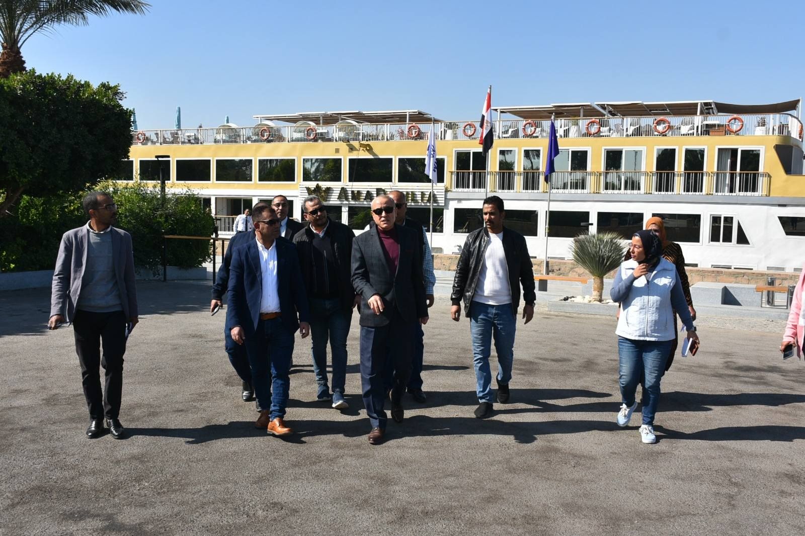 جولة محافظ الأقصر عل المراسي السياحية بالبياضية جولة محافظ الأقصر عل المراسي السياحية بالبياضية