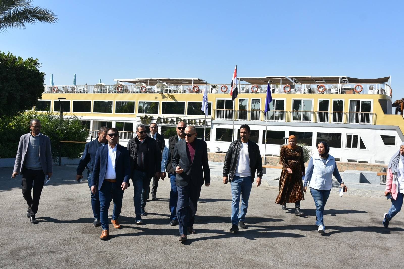 محافظ الأقصر يتفقد مشروعات الصرف الصحى والطرق والمراسى السياحية محافظ الأقصر يتفقد مشروعات الصرف الصحى والطرق والمراسى السياحية