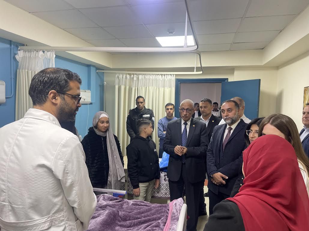 محافظ شمال سيناء ووفد بريطانى يتفقدون مستشفى العريش للاطمئنان على مصابى غزة محافظ شمال سيناء ووفد بريطانى يتفقدون مستشفى العريش للاطمئنان على مصابى غزة