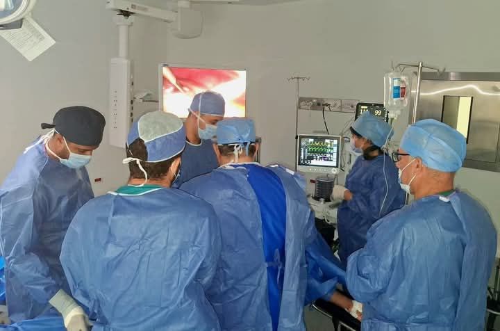 تشغيل وحدة مناظير الجراحة