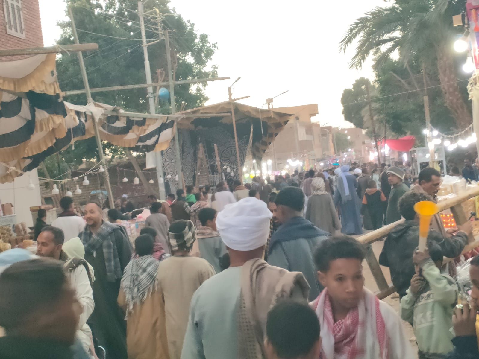 فرحة وإقبال كبير من المواطنين للمشاركة في إحتفالات مولد سيدى أحمد إبن إدريس