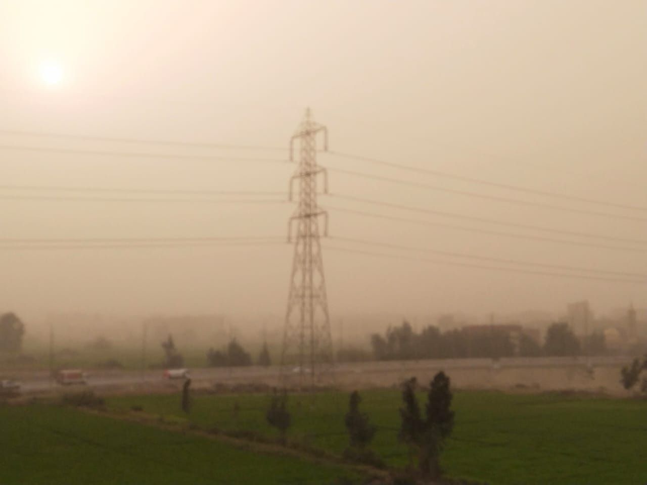 الأتربة تغيب الشمس الأتربة تغيب الشمس