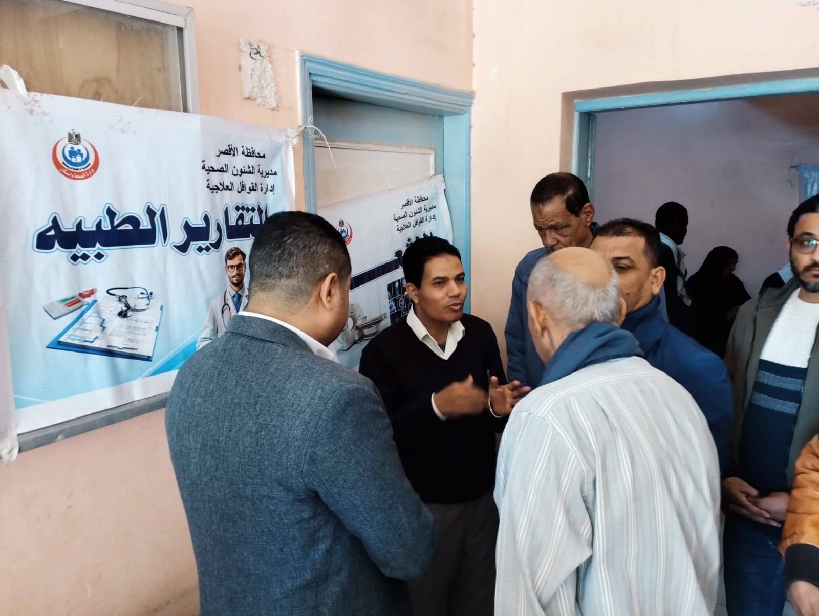 متابعة القافلة الطبية بمركز شباب الخضيرات لعلاج المواطنين