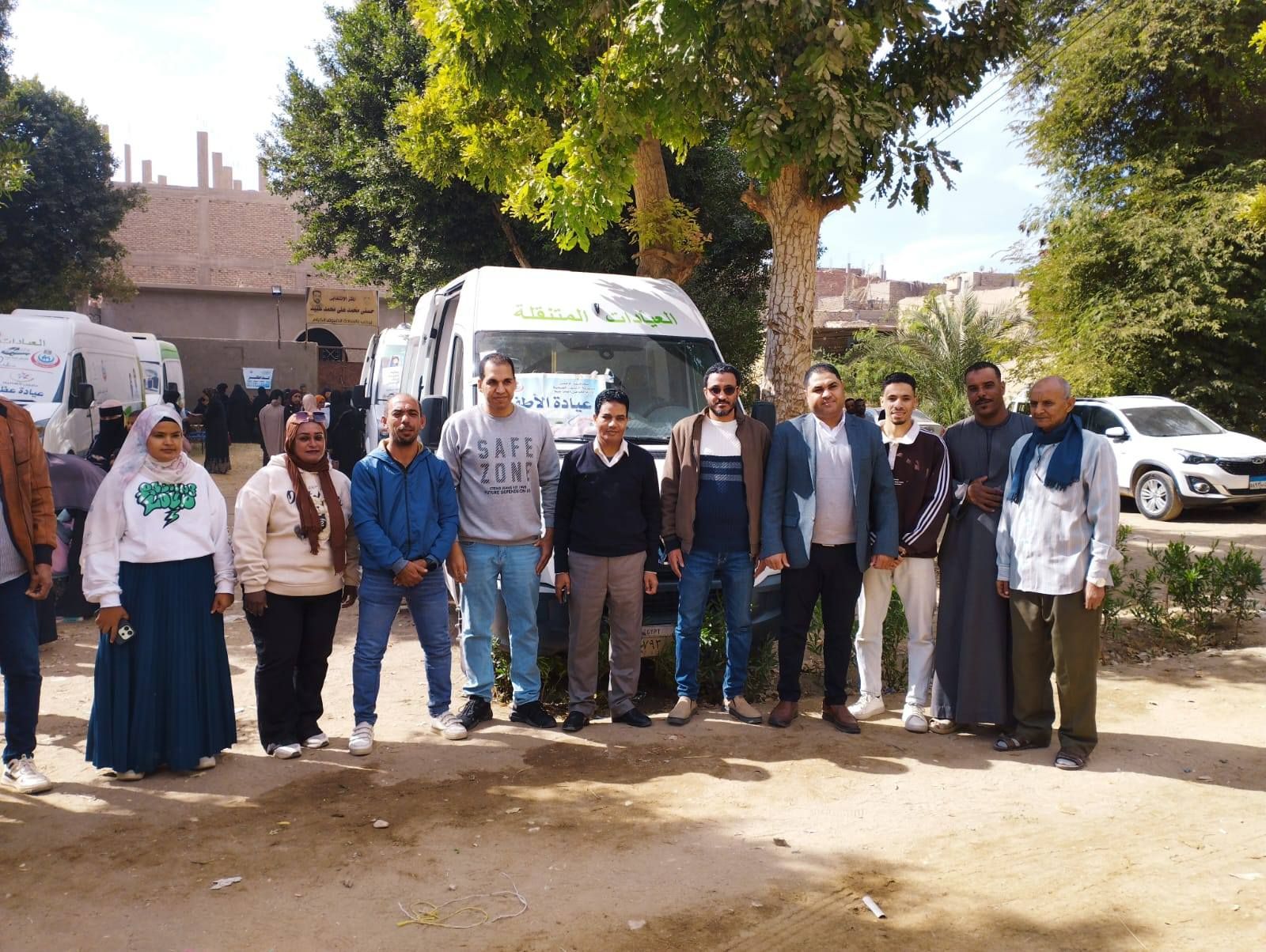 وكيل صحة الأقصر يتفقد القافلة الطبية بمركز شباب الخضيرات