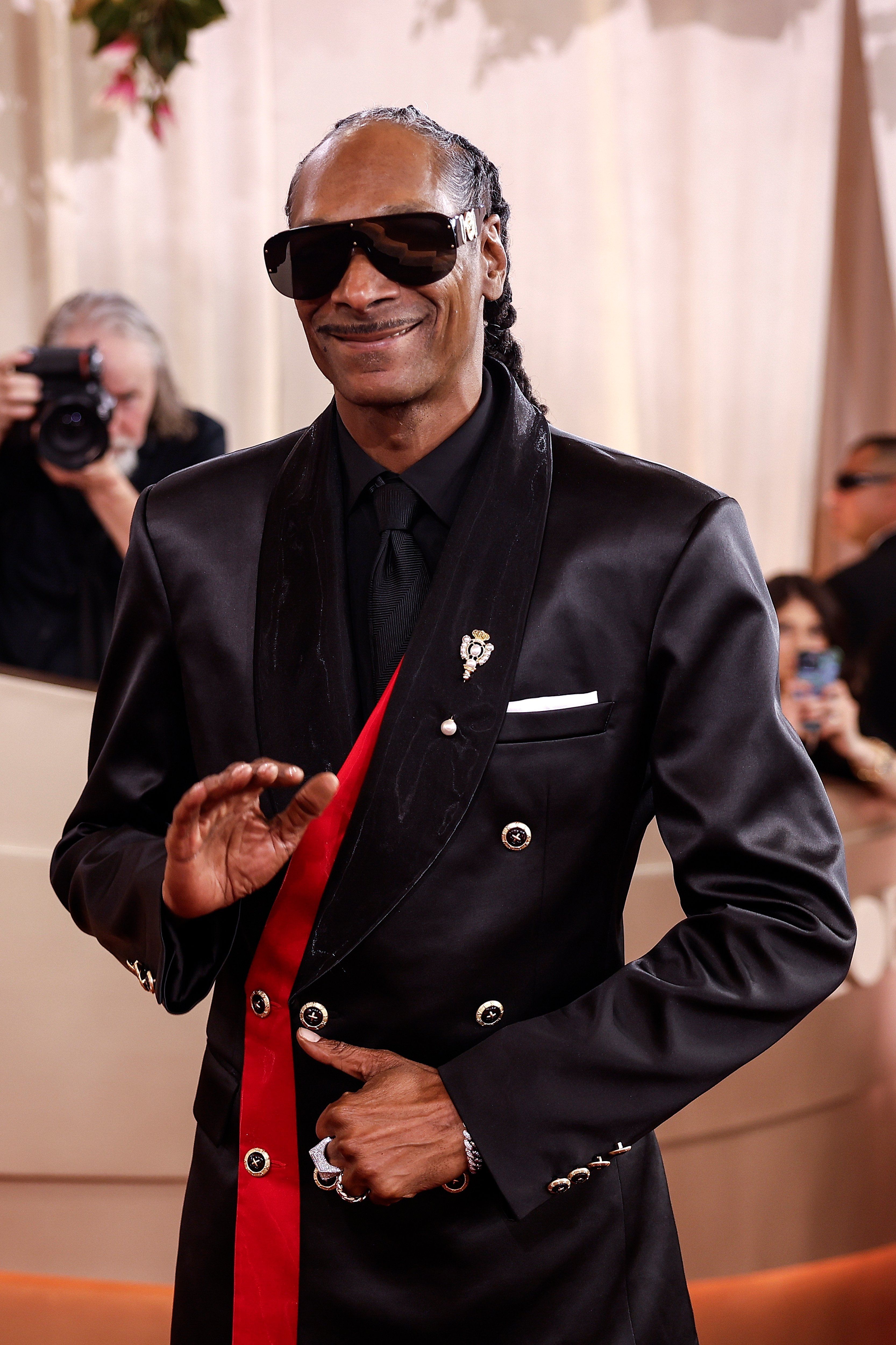 وصول مغني الراب الأمريكي سنوب دوج الجولدن جلون