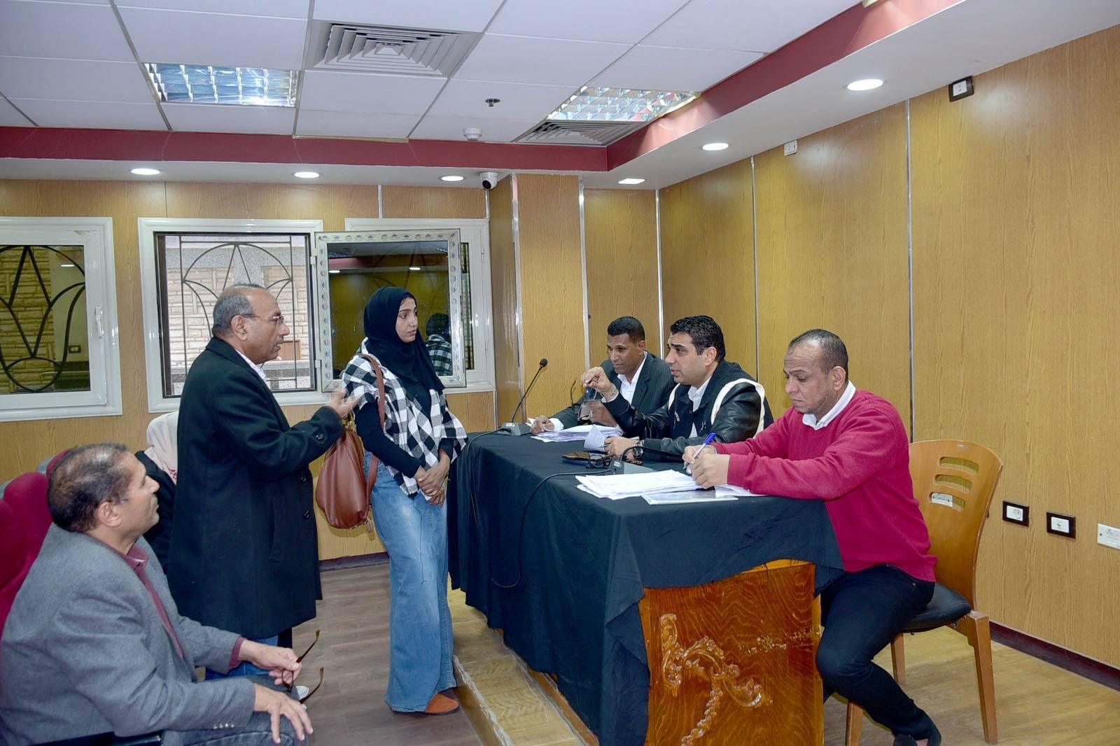 الاستماع لكافة الطلبات والشكاوى من المواطنين بإجمالى 32 طلباً وشكوى