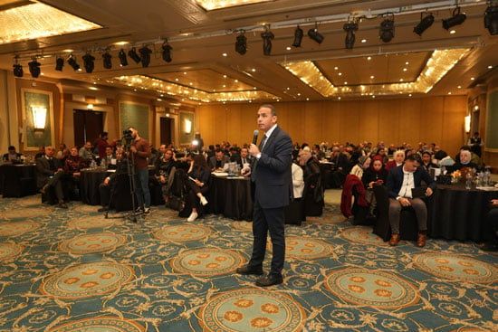 شركات البورصة توزع أرباحا وتحقق إيرادات مرتفعة (1) شركات البورصة توزع أرباحا وتحقق إيرادات مرتفعة (1)