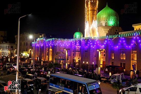 الزوار ينسجون الحكاية الزوار ينسجون الحكاية