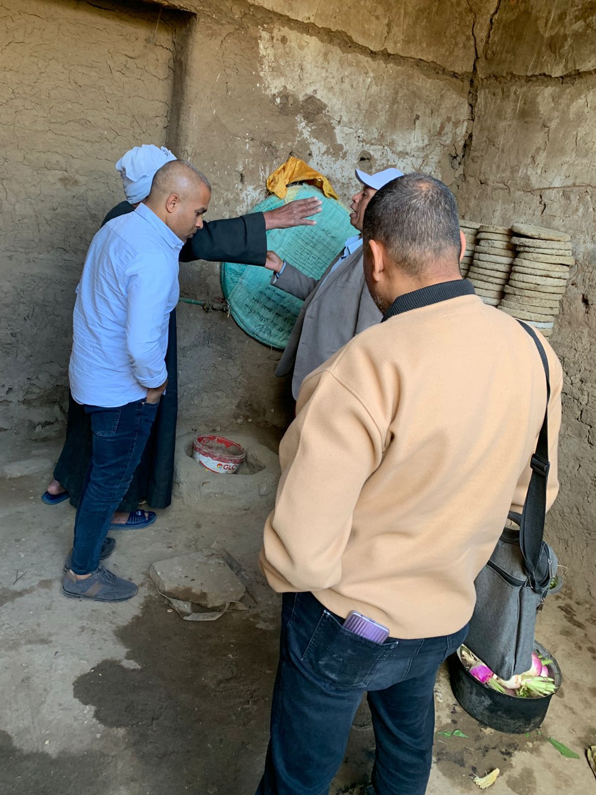 ضبط منظومة الاستهلاك وحماية الشبكات والوصلات غير القانونية بالأقصر