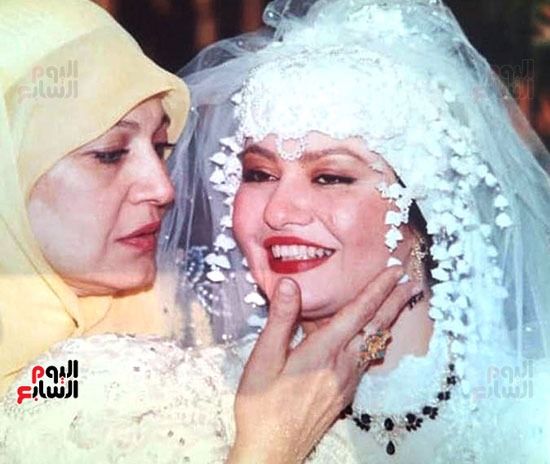 مقنيات وصور نادرة من حياة مديحة كامل