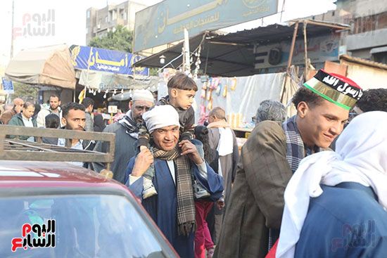 السيدة زينب تجمع الناس