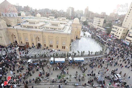 السيدة زينب مقصد الجميع