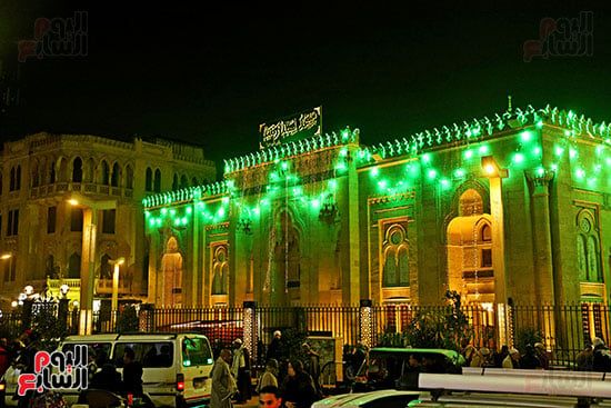 المسجد يتلألأ في الليل المسجد يتلألأ في الليل