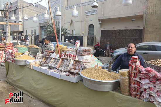 عربات الحلوى في كل زاوية