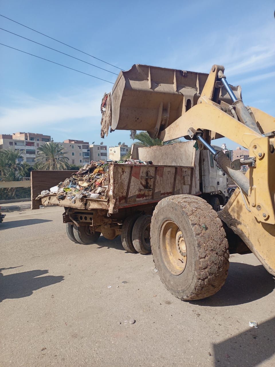 المعدات ترفع المخلفات
