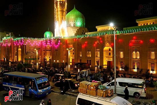 الليل يلمع بالانوار الليل يلمع بالانوار