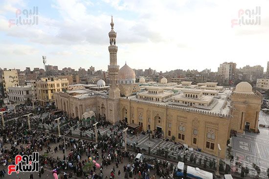 اقبال كبير على مولد السيدة زينب