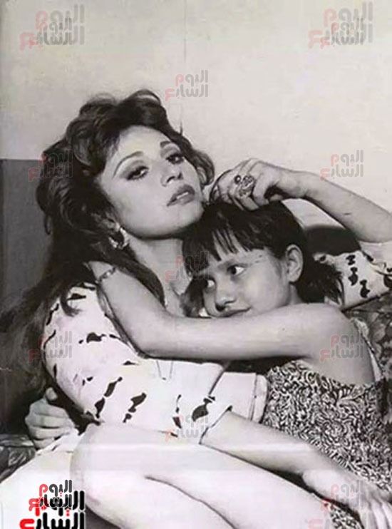 مقنيات وصور نادرة من حياة مديحة كامل