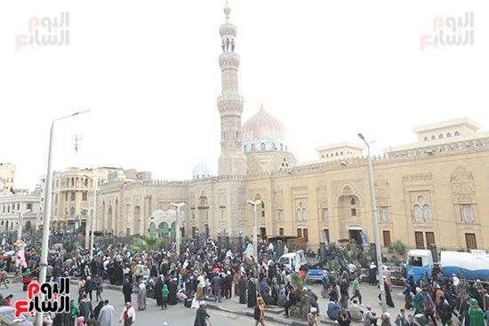 الزوار في حضرة السيدة زينب