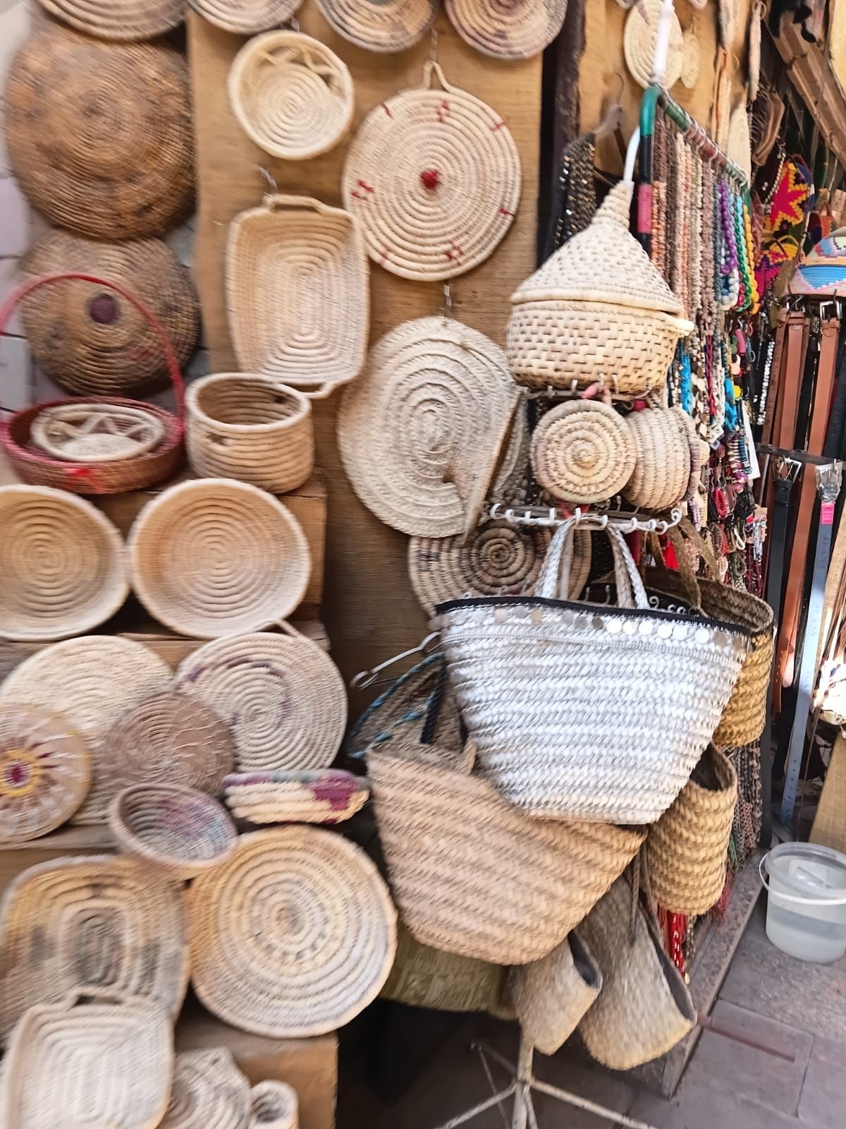 منتجات يدوية في السوق