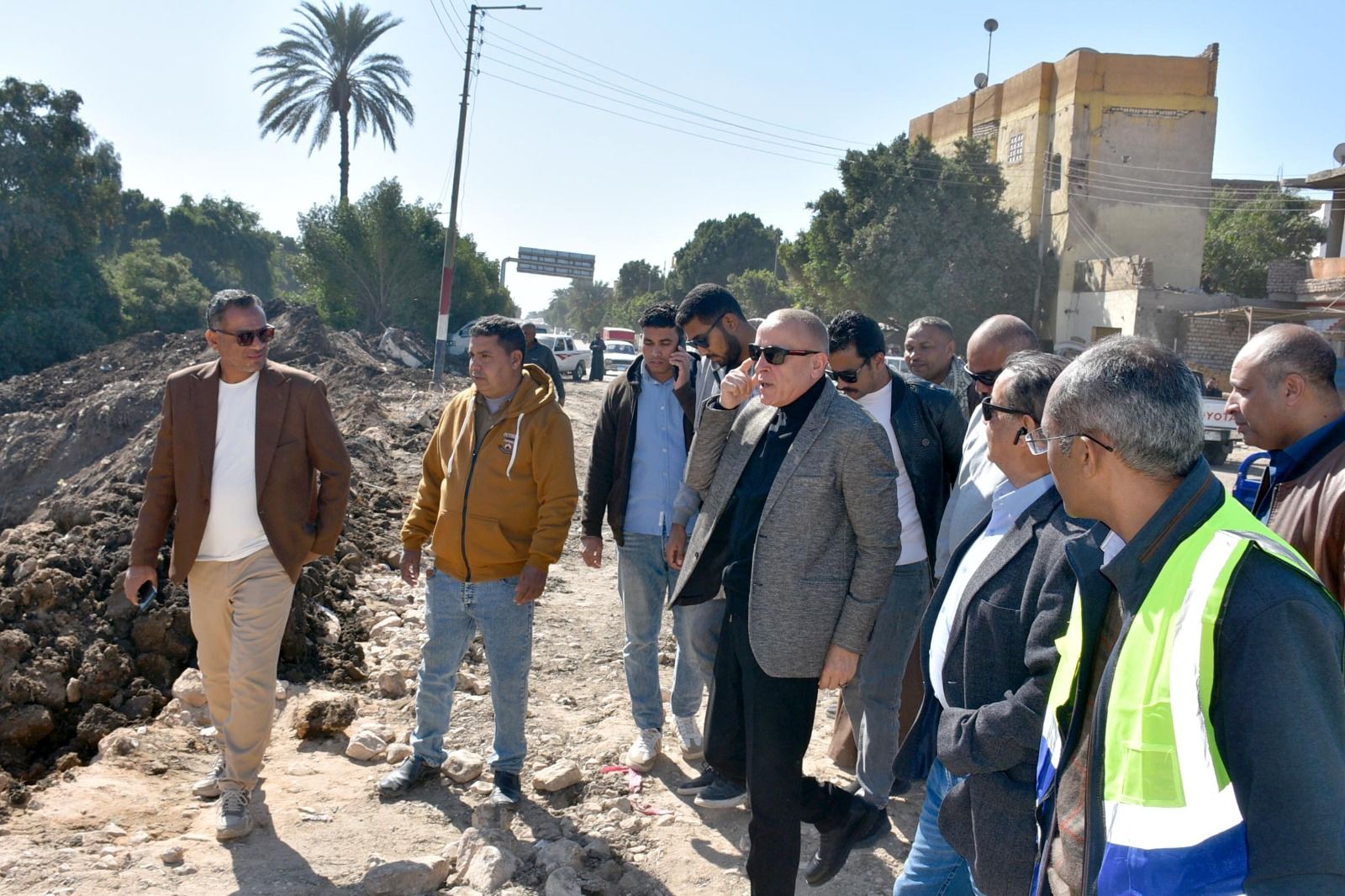 محافظ الأقصر يتفقد مشروعات الري وتوسعات كورنيش البر الغربي بمدينة القرنة محافظ الأقصر يتفقد مشروعات الري وتوسعات كورنيش البر الغربي بمدينة القرنة