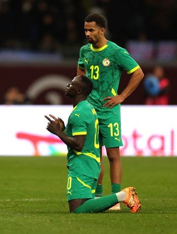 ساديو مانى يحتفل بالهدف