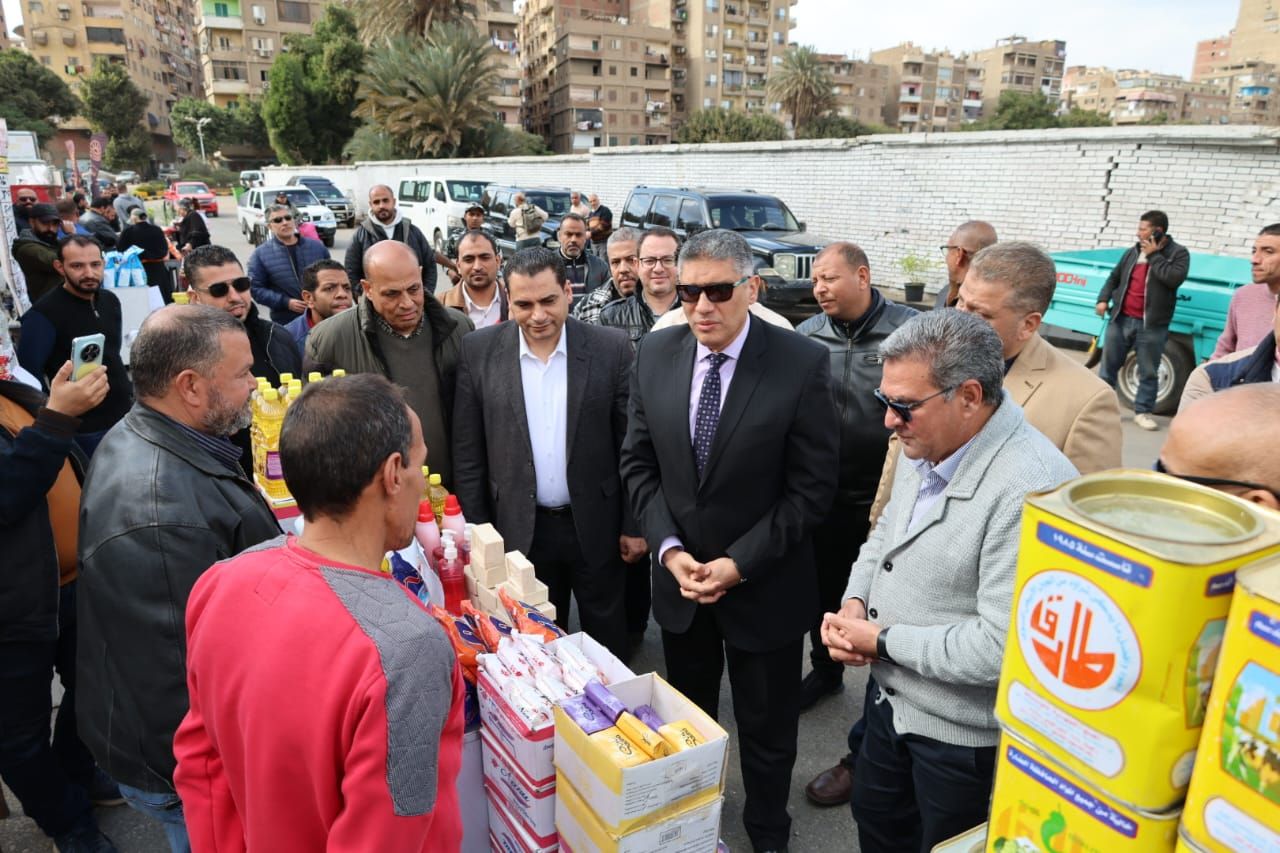 تفقد محافظ الجيزة سوق اليوم الواحد