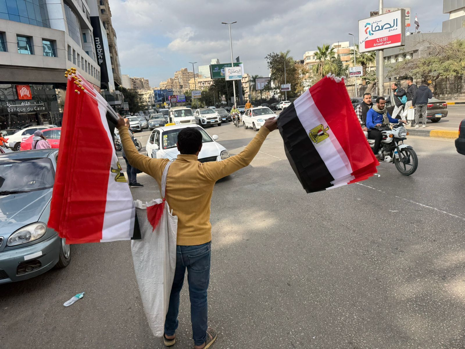 بيع الاعلام فى الشوارع