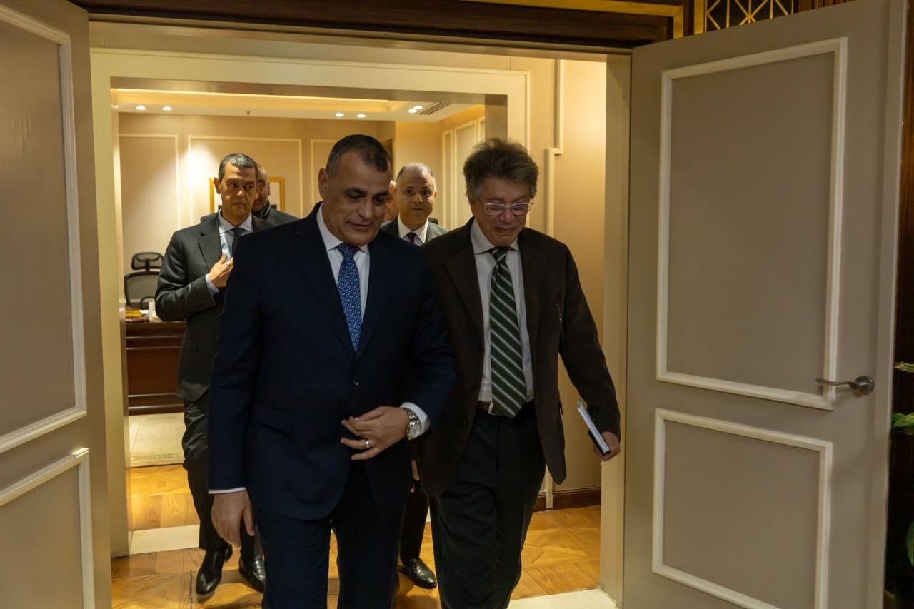 وزير الانتاج الحربي وطارق نور رئيس الشركة المتحدة وزير الانتاج الحربي وطارق نور رئيس الشركة المتحدة