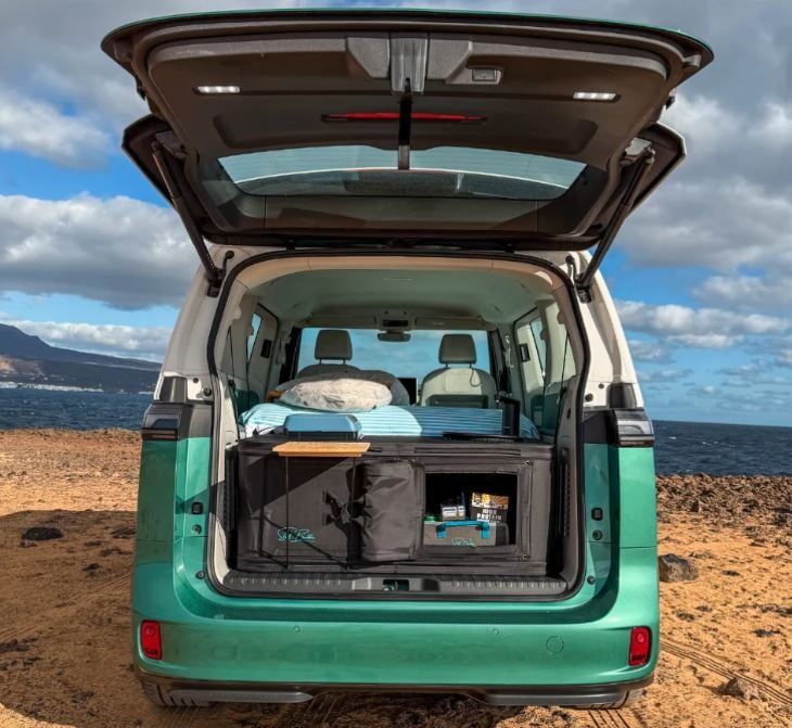 المطبخ يحتوى على حجرات تخزين المطبخ يحتوى على حجرات تخزين