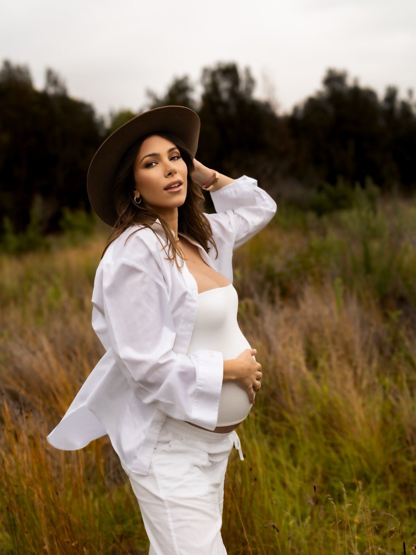 الفنانة دانييلا رحمة بجلسة تصوير اثناء الحمل