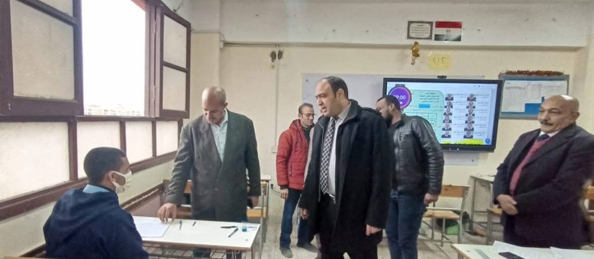 اختبارات نصف العام لطلاب المدرسة الثانوية الفنية