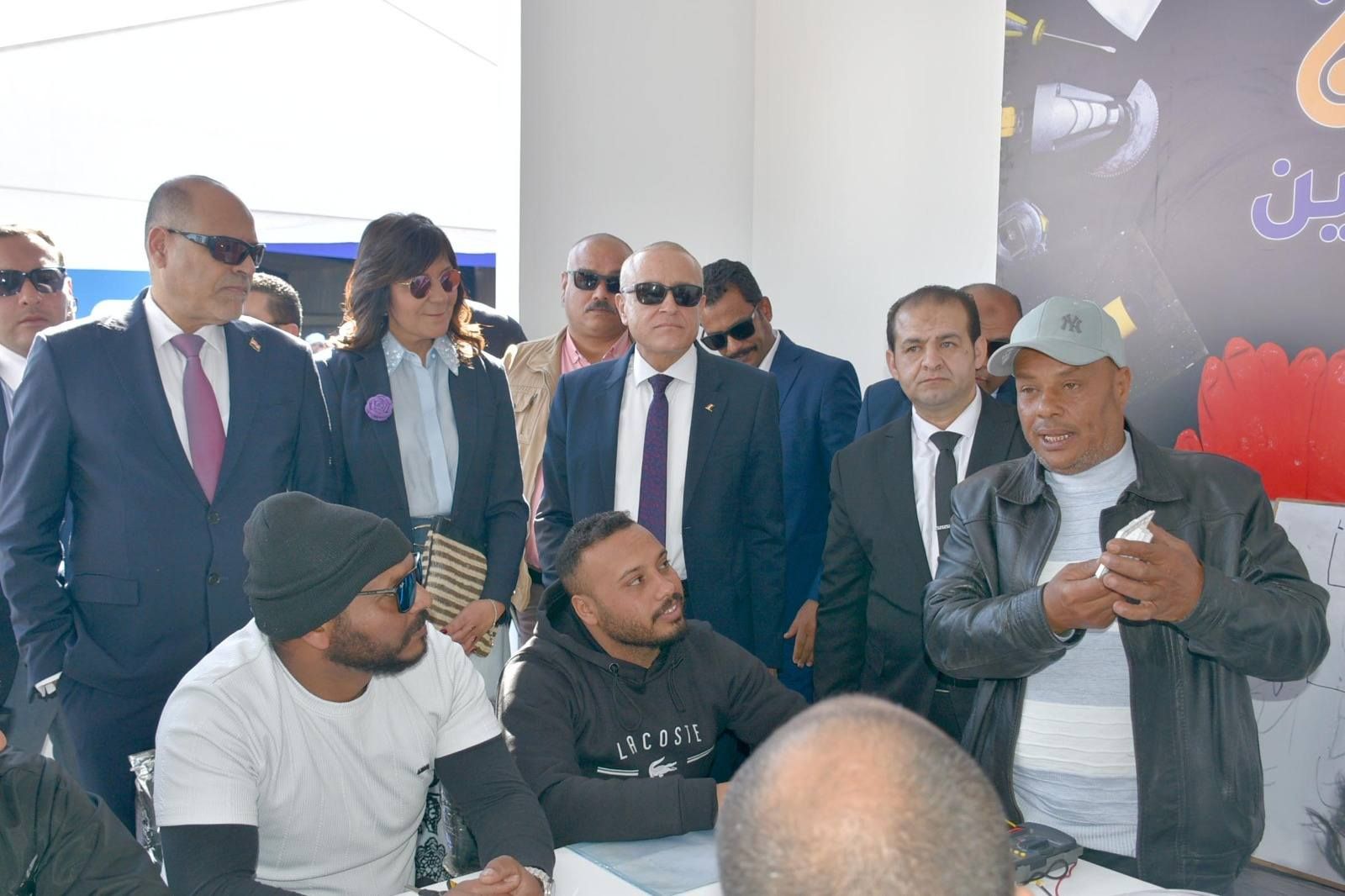 جانب من تدريب الشباب على الكهرباء والحرف اليدوية