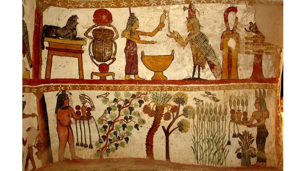 الوان المقبرة زاهية جدا