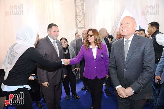 لحظة وصول منال عوض وزيرة التنمية المحلية