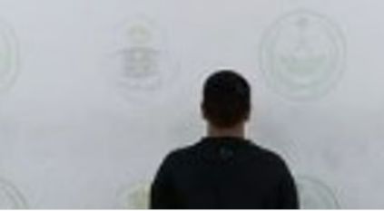 القبض على مواطن لسرقته مركبة في وضع التشغيل وعكس السير بالرياض