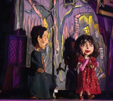 عرض ذات والرداء الأحمر من مصر