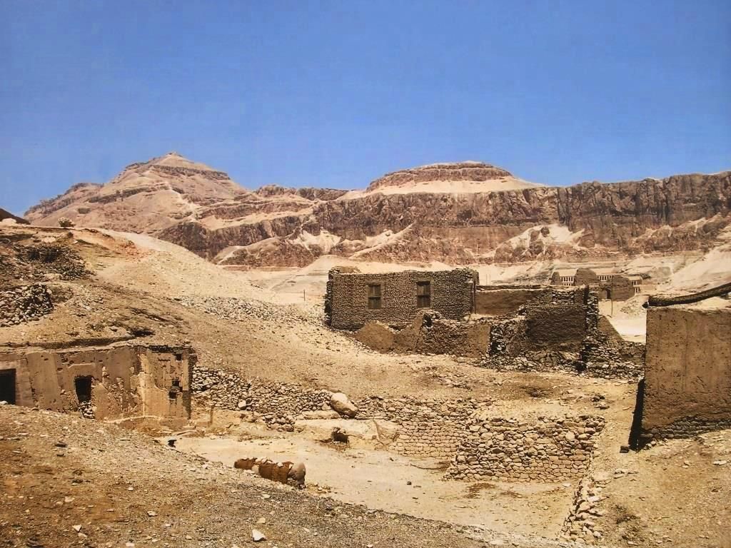 موقع مقبرة طيبة تيبانا 39 في البر الغربى بالأقصر