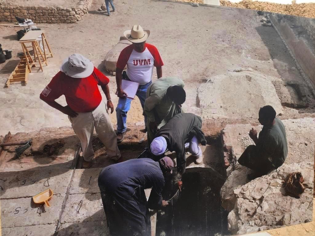 جهود العمل بمقبرة طيبة تيبانا 39 في البر الغربى بالأقصر