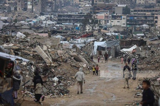 حياة قاسية يعشها النازحين فى القطاع