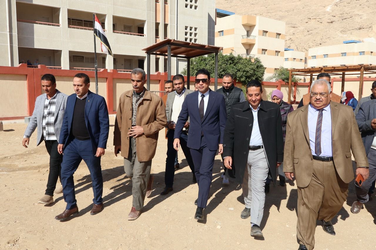 نائب محافظ سوهاج خلال تفقد أحد مشروعات حياة كريمة في القرى