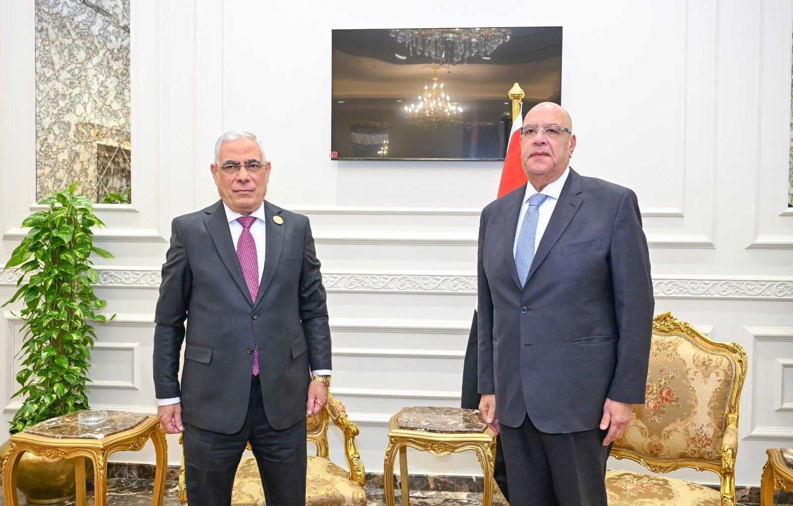 النائب العام يجري زيارة لرئيس مجلس النواب لتهنئته بتولي منصبه الجديد (1)