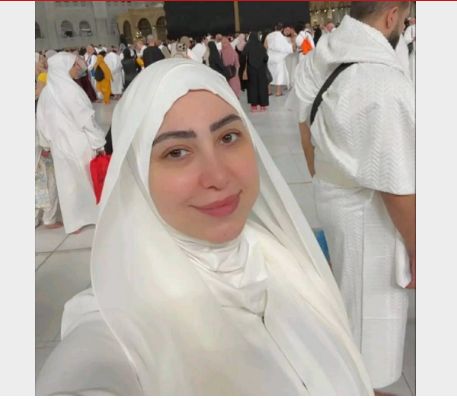 بوسي أثناء أداء العمرة