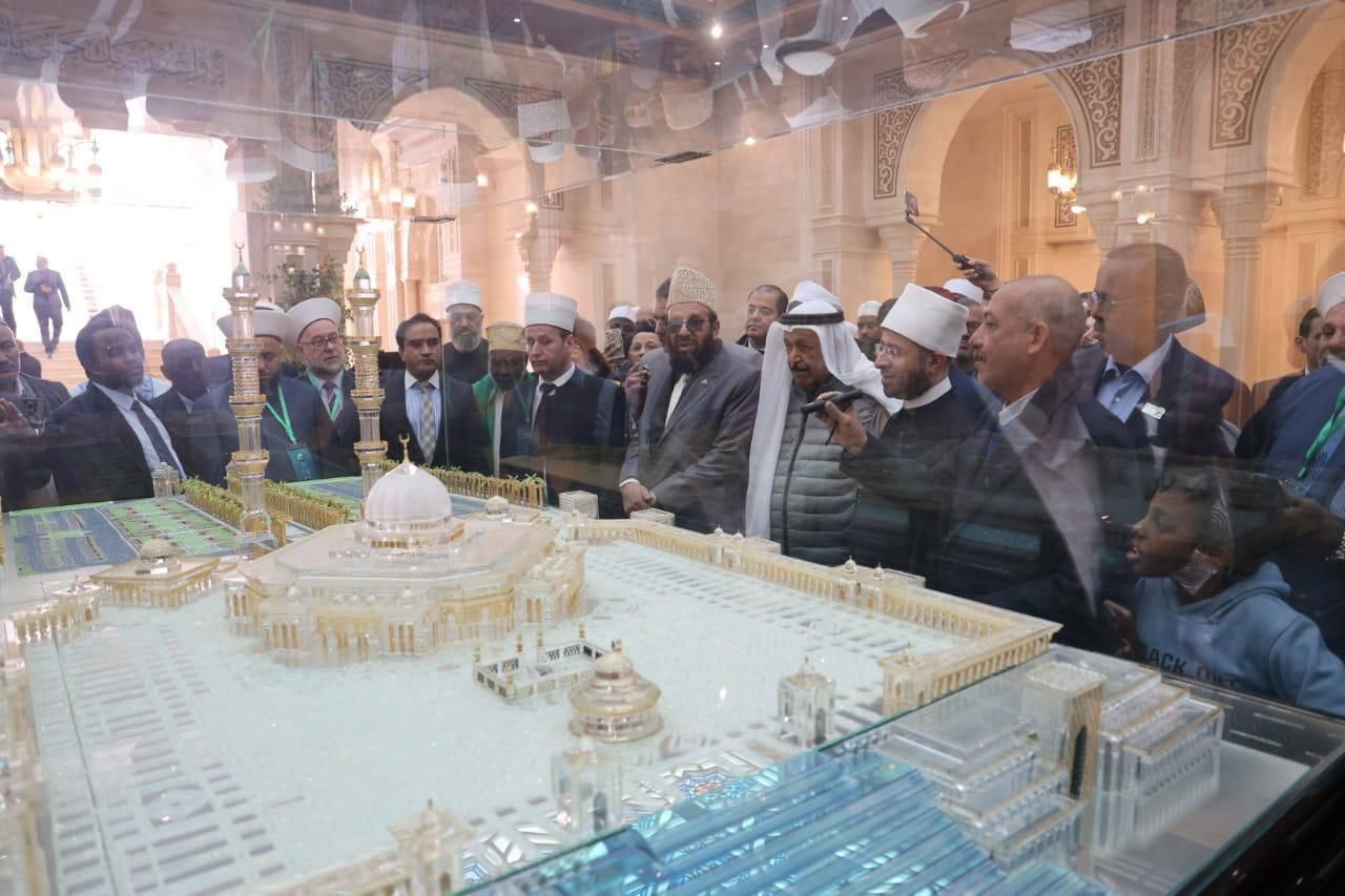 وزير الأوقاف يصطحب وفود المؤتمر الاعلى للشئون الإسلامية في زيارة لمسجد مصر الكبير